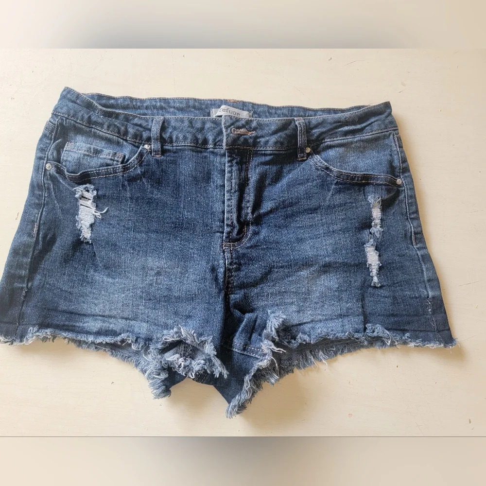 REFUGE DENIM‎ DISTRESSED SHORTS (sz 12)